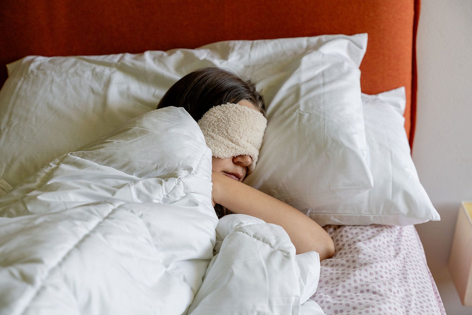 Why Your Pillow Feels Great at 10PM But Terrible at 3AM